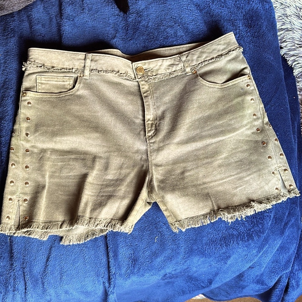 Michael Kors Olive Raw Hem Stretch Shorts with Gold Studs, Size 14 (19” flwaist)